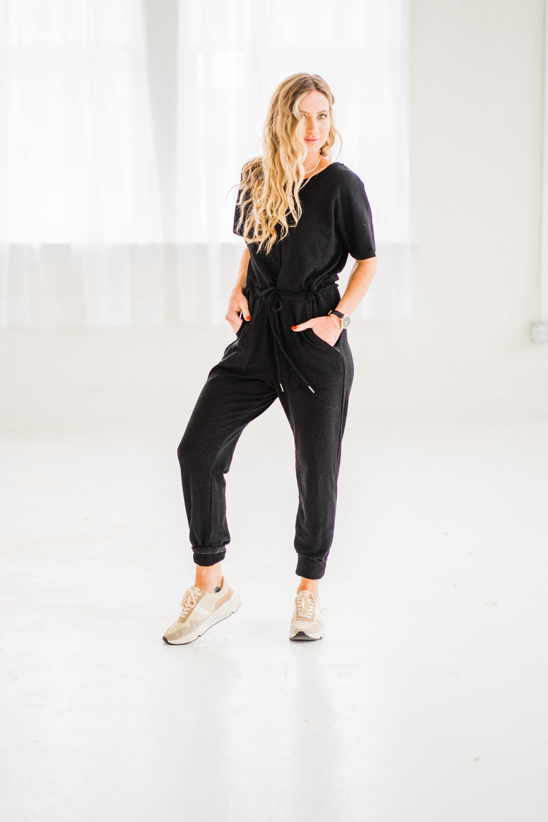 black jumper with pocket and stretchy waist 